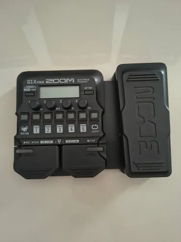 Pedaleira De Efeito Zoom G1x Four Para Guitarra