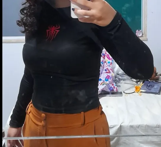 CAMISA PRETA DE MANGA.