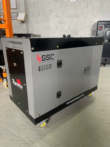 Gerador Toyama 7kVA Diesel Trifásico 380V Cabinado | Seminovo 63h