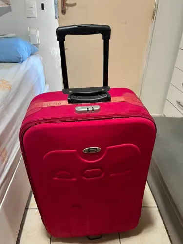 Mala tamanho médio (Só falta um pezinho que não afeta nada)