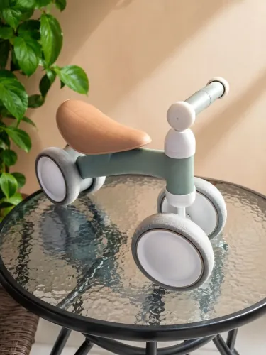 Bicicleta De Equilíbrio 4 Rodas Bebê Sem Pedal Infantil Buba<br>R$160,00