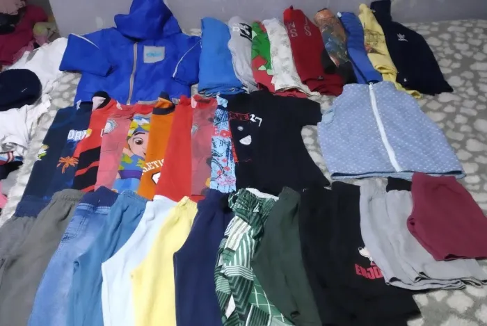 Lotinho de roupas de menino 6 anos com 36 peças desapego!