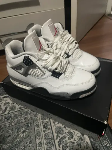 Nike air Jordan 4 white cement