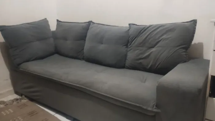 Sofá três lugares conservado