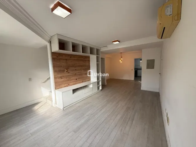 Casa à venda em Cotia, Granja Viana, com 3 quartos, com 139 m², Condomínio Villa Inglesa