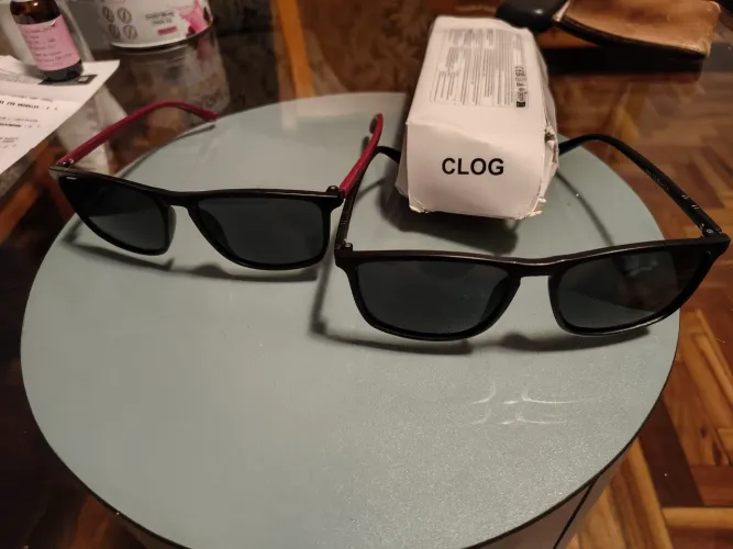 Dois óculos escuros novos CLOG