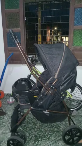 Vende-se carrinho de bebê