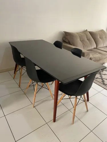 Mesa (sem cadeiras)
