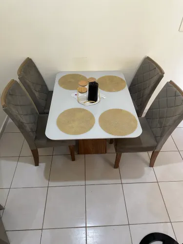 Mesa de jantar SEMI NOVA