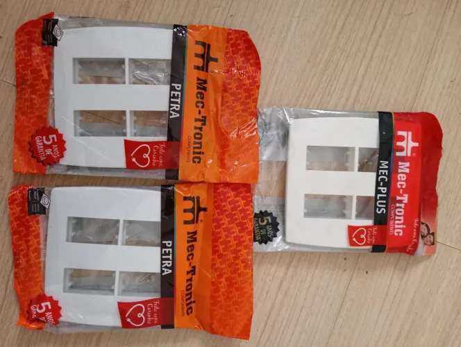 Kit 3 Espelhos de tomada Mec-Tronic 4x4 com 4 módulos novos lacrados