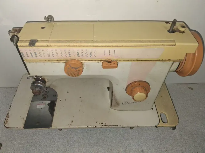 MÁQUINA DE COSTURA ELGIN DECORA 220W COM GABINETE VINTAGE ANTIGUIDADE