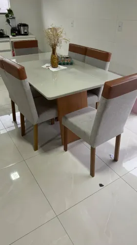 Mesa de jantar com 6 cadeiras 