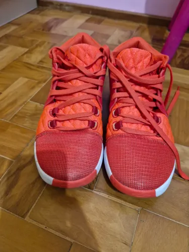 Tenis basquete Nike LeBron Witness VIII