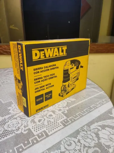 Serra Tico-Tico DeWALT DWE300 650W (Novíssima)