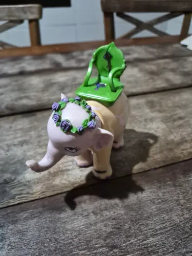 Elefante pequeno Barbie e a princesa da ilha