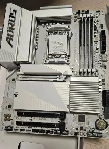 B650E Aorus elite ax ice