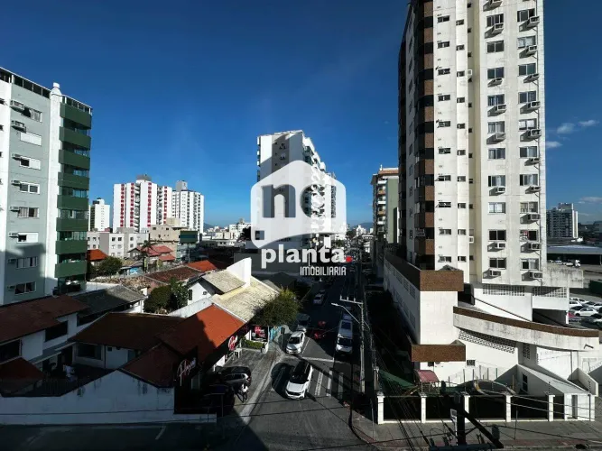 Apartamento à venda no Bairro Kobrasol em São José-SC, com 3 quartos, 1 suíte, 2 vagas