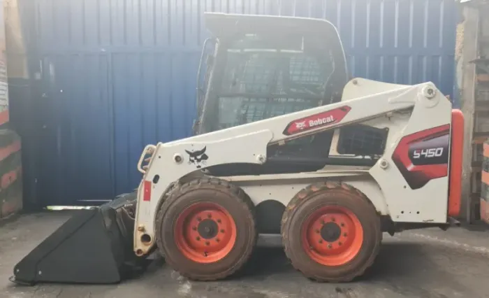 Minicarregadeira Bobcat S450 Ano 2023 Com 1255hs C Ar Cond.