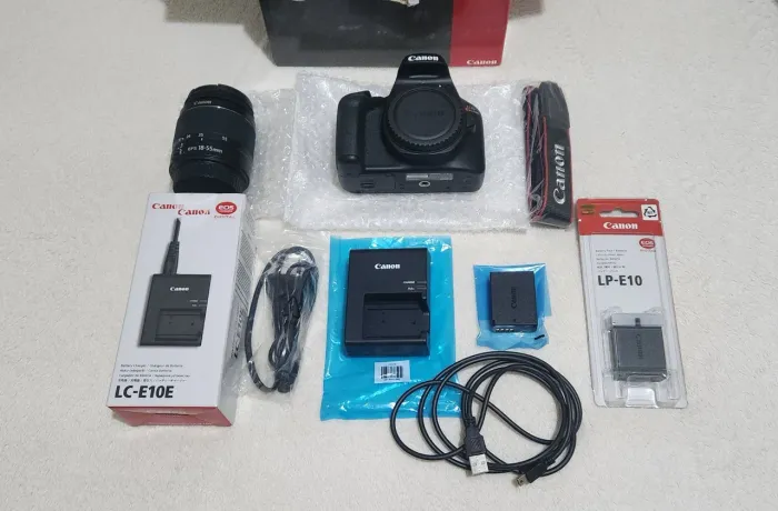 Canon T100 com lente 18-55mm + Carregador e bateria adicional