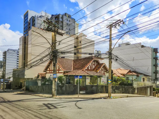 Casa com potencial comercial no Granbery para venda e locação