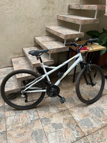 Bicicleta Caloi world bike tour aro 26