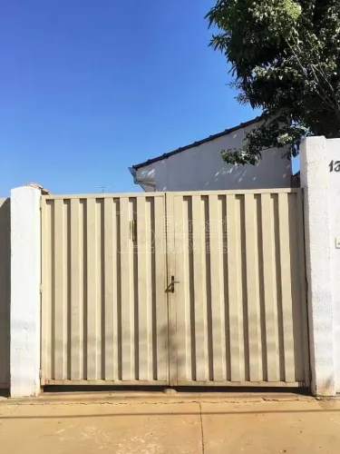 Locação de Casas / Padrão na cidade de Araraquara