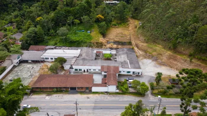 Imóvel comercial com 93.765m² e 3.000m² de construção - Mury