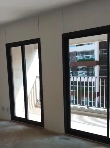 Portas de Alumínio Preto com Vidro Temperado - Excelente Estado