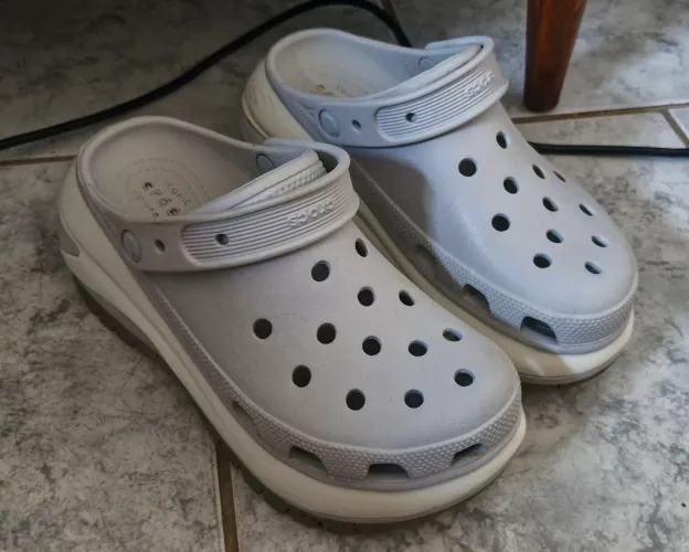 Crocs Mega Crush número 38