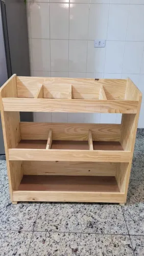 Estante organizadora de brinquedos