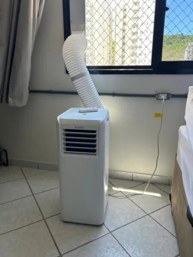 Ar Condicionado Portatil Gree 12mil Bts 220v Branco/ Branco 220v
