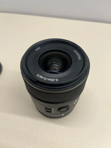 Lente Sony Aps-c 15mm F/1.4 G E-mount