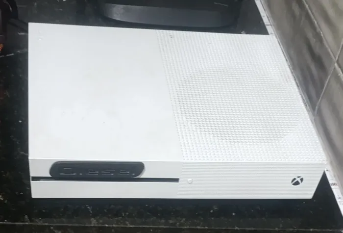 Console Xbox One S 1TB Branco e Controle branco