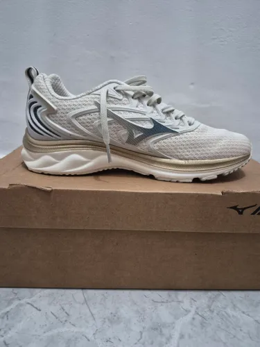 Tênis Mizuno Space 4