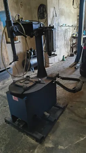 Máquina de desmontar pneu
