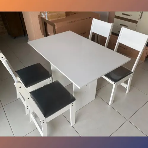 Mesa com 4 cadeiras - entregamos hoje