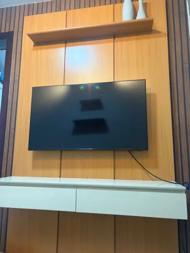 TV 4K 43" + Painel Completo - Impecável