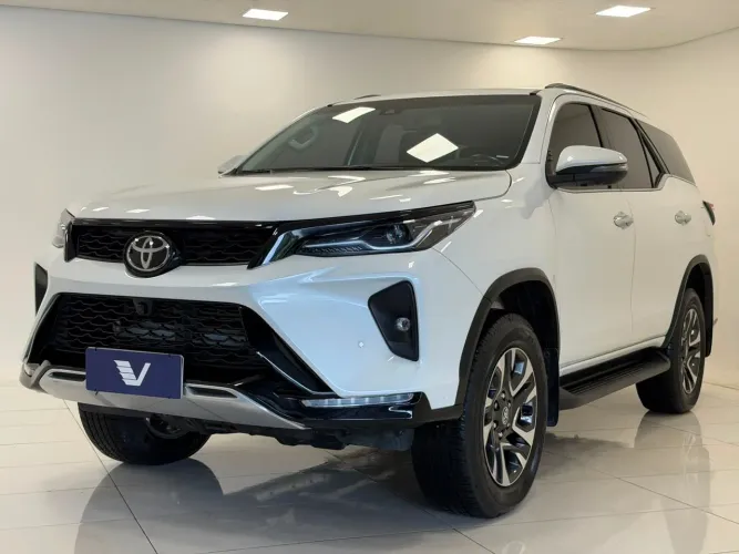 Toyota Hilux SW4 SRX 4X4 2.8 TDI 16V Dies. Aut. 2024