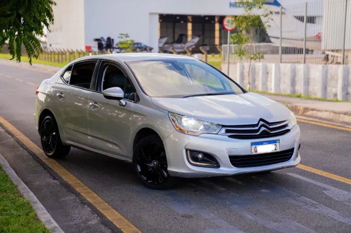 Citroen C4 Lounge Exclusive 2.0 Flex 4P Aut. 2014