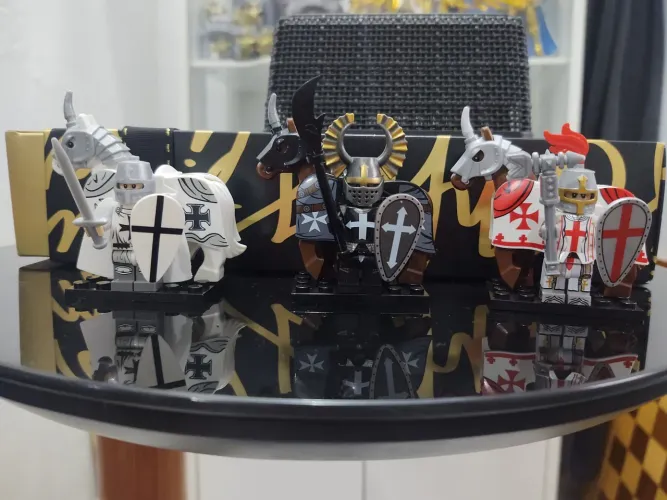 Lego cavaleiro medieval com cavalo