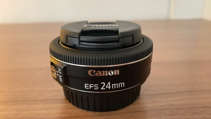 Lente Canon EF-S 24mm F/2.8 STM
