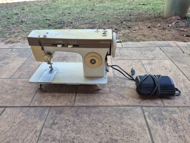 Máquina de costura Singer 876