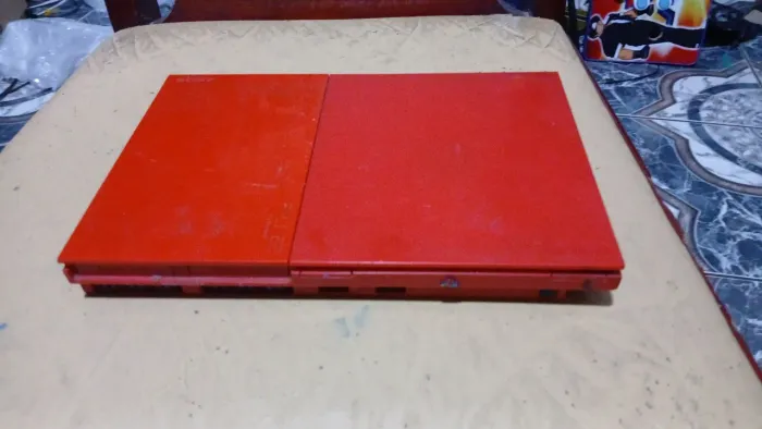 Playstation 2 slim Scarlet Red
