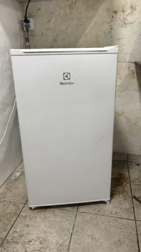 Frigobar semi novo