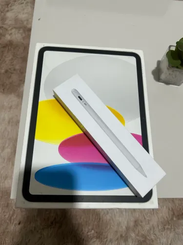 iPad 10th Semi Novo com caneta WB e capa (sem carregador)