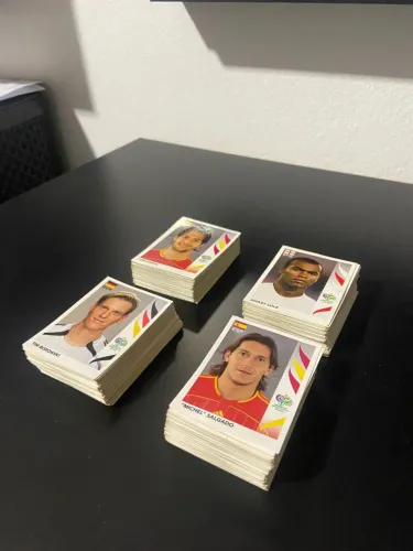 LOTE 2 com 100 FIGURINHAS COPA DO MUNDO 2006