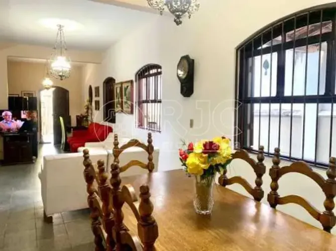 Lar dos Sonhos para a Família: Ampla Casa de 298m² com 4 Quartos e Área de Lazer no Grajaú