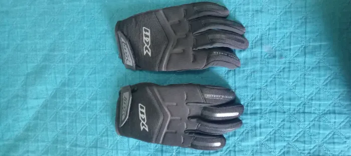 Vendo luva x11 tamanho G, valor 50, reais 