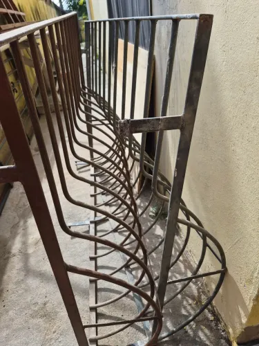 Vendo 2 grades de ferro R$ 350,00 cada