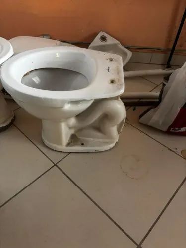 Vaso sanitário e cuba de cerâmica